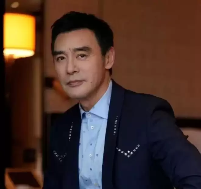 钟镇涛因前妻章小惠败光的体面，竟被21岁女儿找了回来