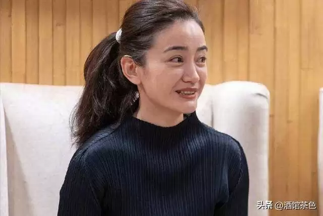 她出道20年不温不火，丈夫是上海百亿总裁