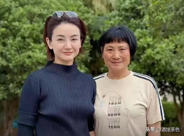 她出道20年不温不火，丈夫是上海百亿总裁