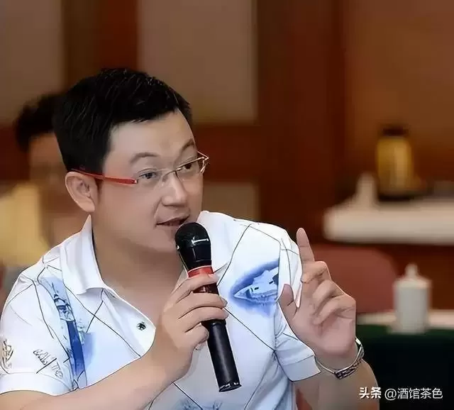 她出道20年不温不火，丈夫是上海百亿总裁