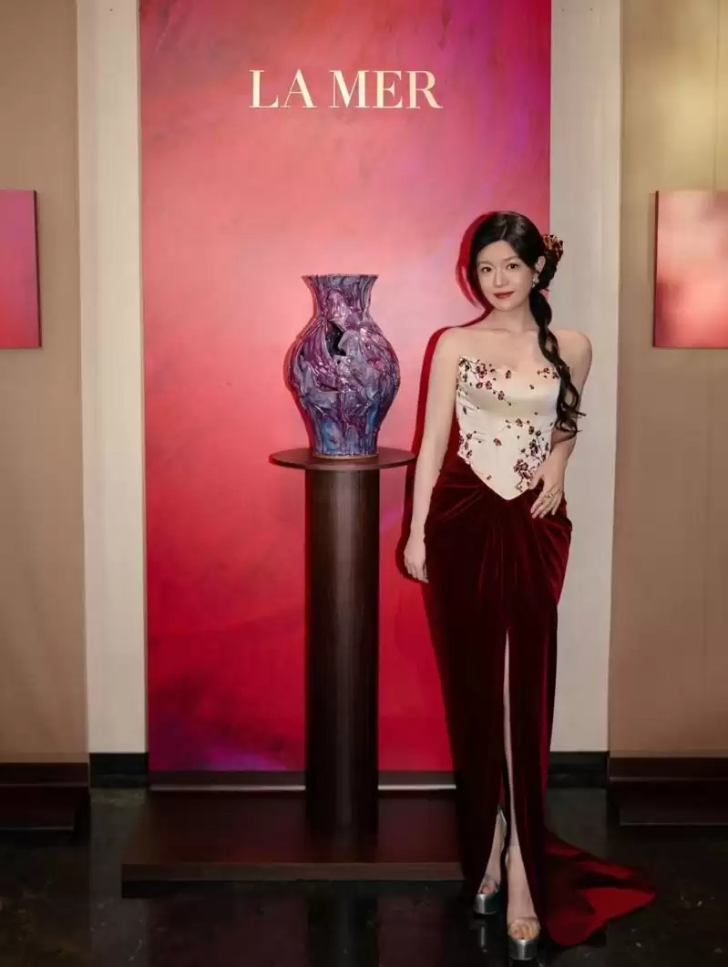 42岁陈妍希离婚后状态“大回春”旗袍美照辣出新高度