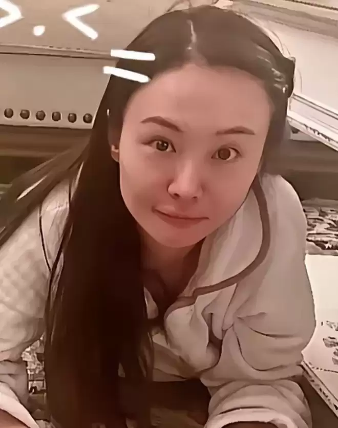 郑爽近照曝光容貌变化太大遭热议，本人回应了