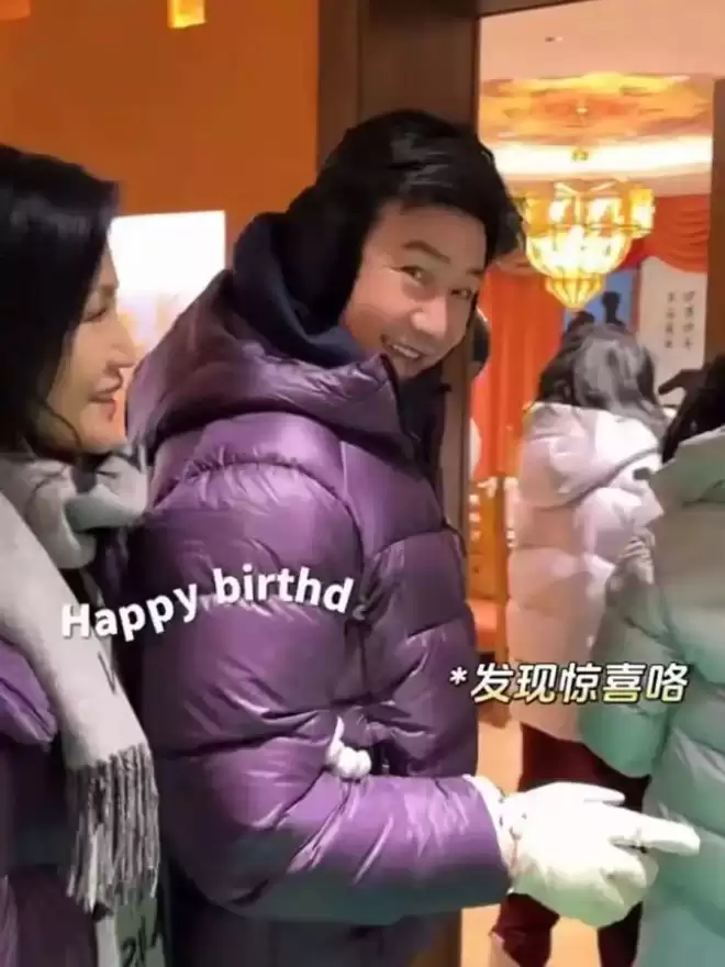 陆毅在新疆庆50岁生日，俩女儿花1000块买礼物