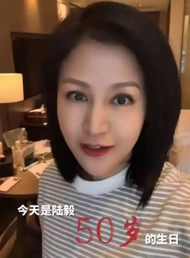 陆毅在新疆庆50岁生日，俩女儿花1000块买礼物