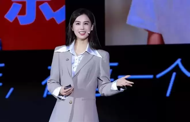 官媒曝王思聪与秦岚真实关系 原来黄圣依没说错