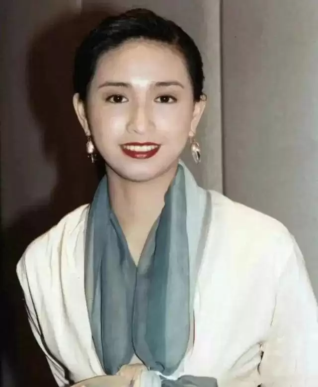 56岁吴婉芳:嫁百亿富豪独宠30年，儿媳是霍启刚堂妹