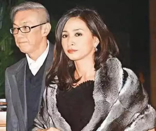 56岁吴婉芳:嫁百亿富豪独宠30年，儿媳是霍启刚堂妹