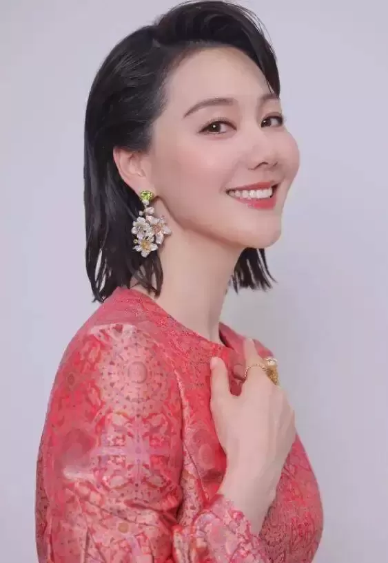 央视最美主持人：私生活混乱？遭央视“开除”？