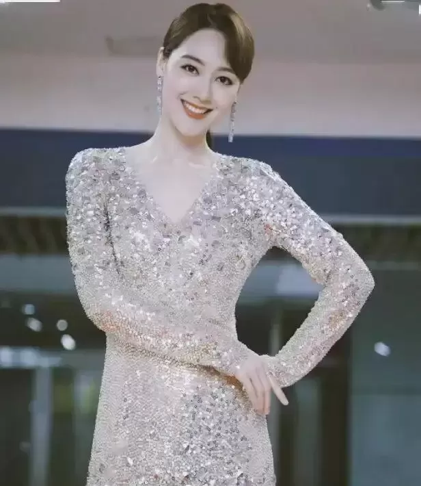 央视最美主持人：私生活混乱？遭央视“开除”？