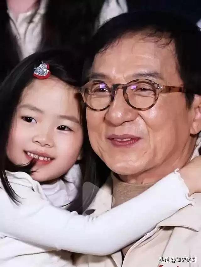 吴绮莉欣慰不已！71岁成龙和女儿关系破冰