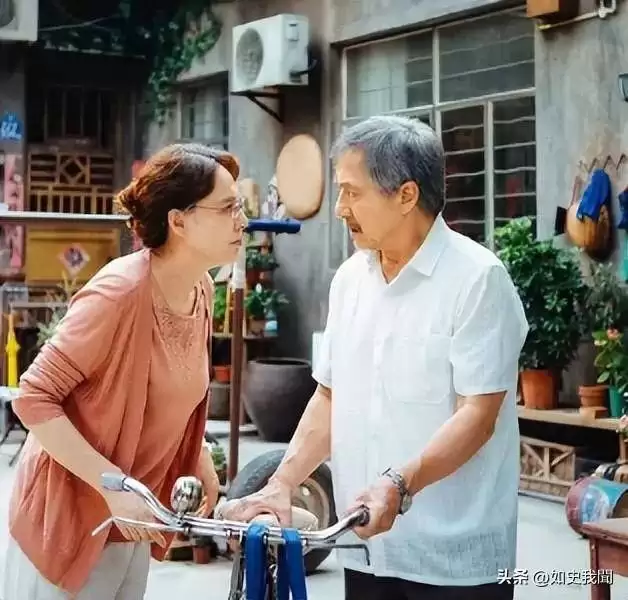 吴绮莉欣慰不已！71岁成龙和女儿关系破冰