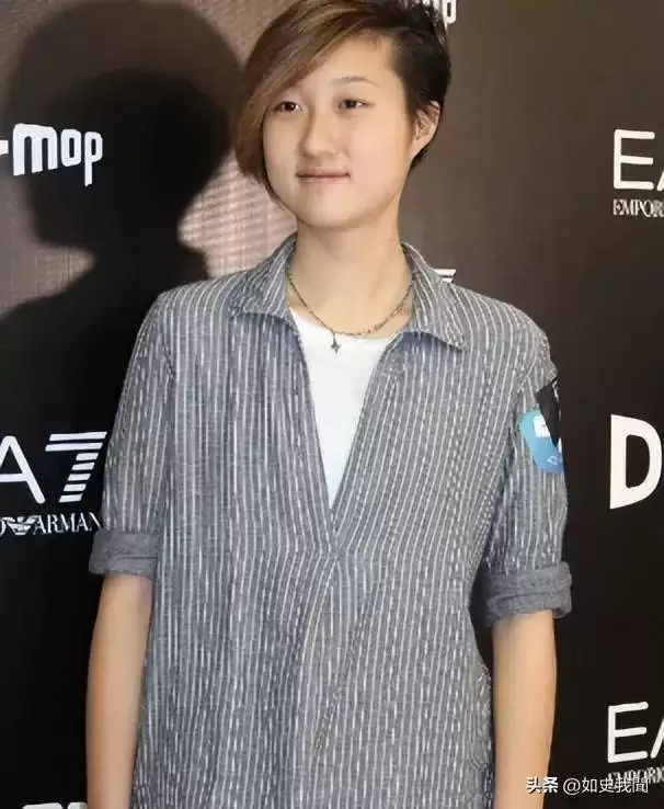 吴绮莉欣慰不已！71岁成龙和女儿关系破冰
