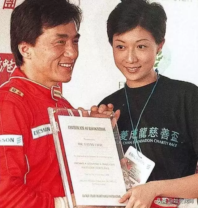 吴绮莉欣慰不已！71岁成龙和女儿关系破冰