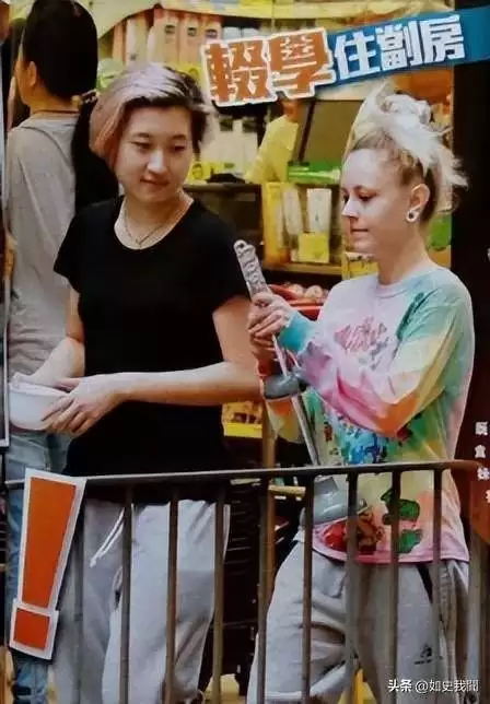 吴绮莉欣慰不已！71岁成龙和女儿关系破冰