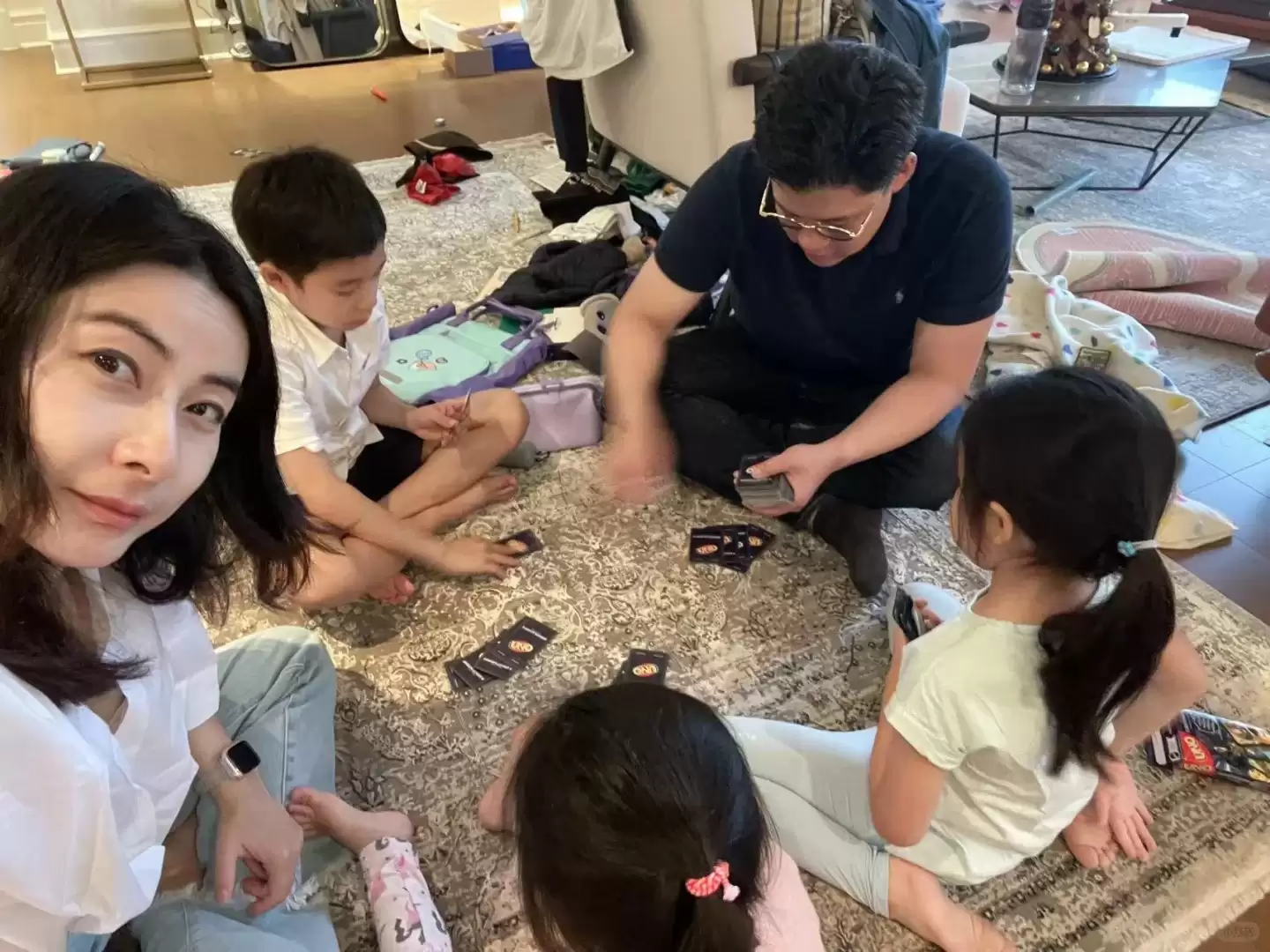 霍启刚主动公布个人财产:35项物业曝光 放租28房