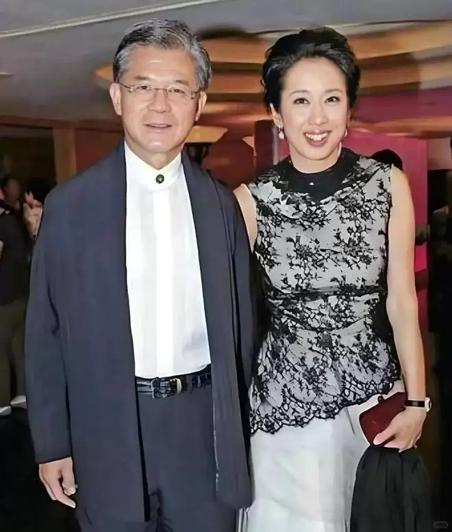 霍启刚主动公布个人财产:35项物业曝光 放租28房