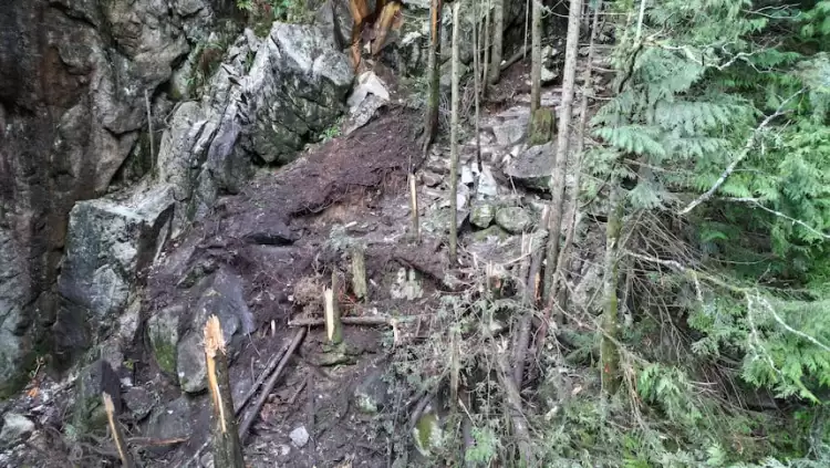 大温酋长山热门徒步道两次滑坡 该区危险请远离