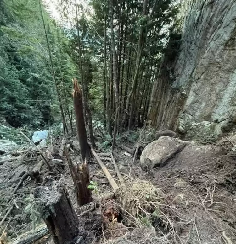 大温酋长山热门徒步道两次滑坡 该区危险请远离