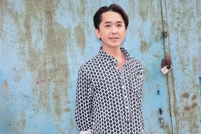 突发！香港知名男星曝被男富豪开价1500万包养
