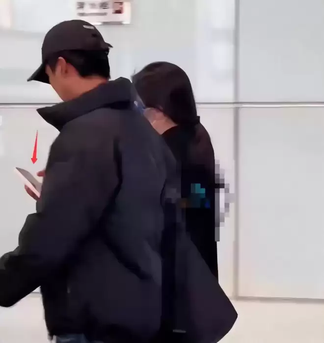 李亚鹏离婚后烦心事一堆：女儿大了管不了...