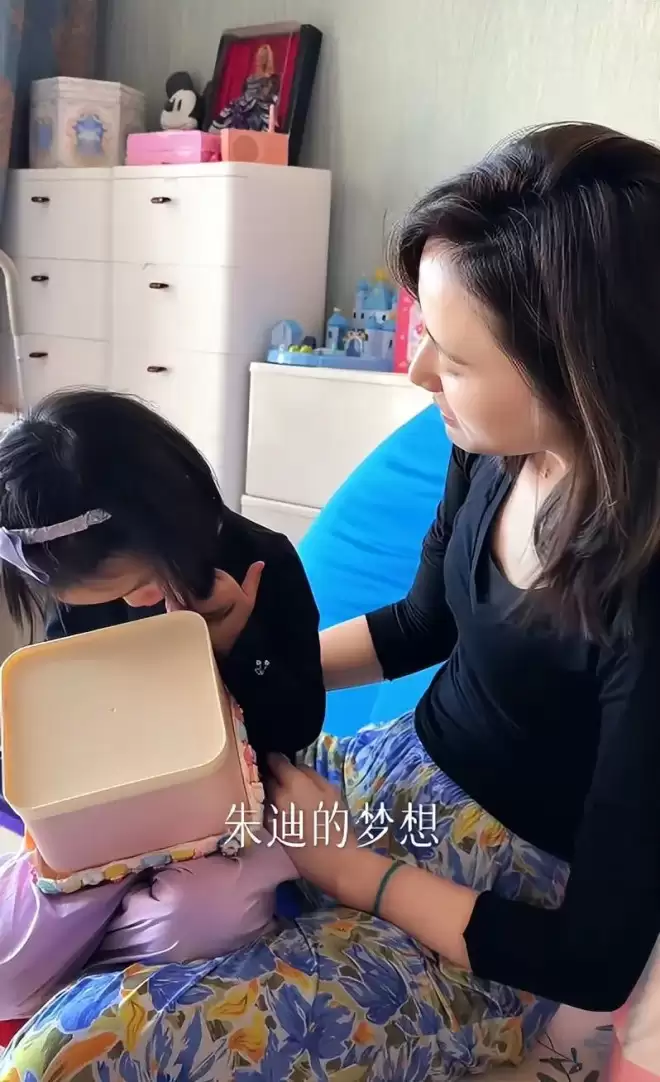 李亚鹏离婚后烦心事一堆：女儿大了管不了...