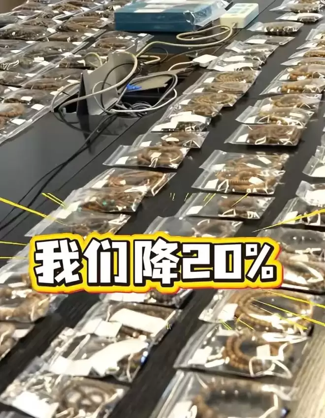 李亚鹏离婚后烦心事一堆：女儿大了管不了...