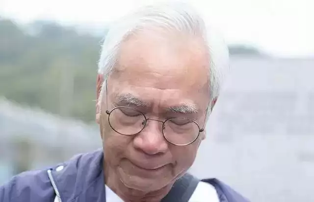 突发！TVB知名老戏骨自曝和未婚妻一同被捕