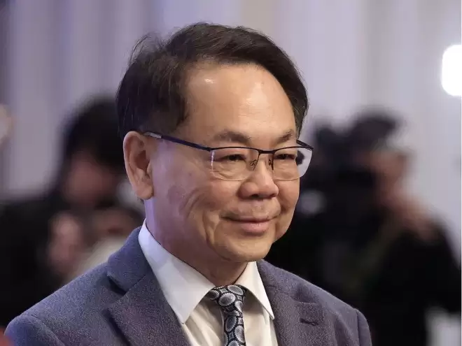 一人干两份公职！加拿大华人当选国会议员后还在当市议员