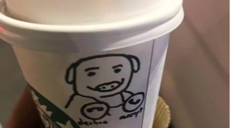 星巴克店员给警察咖啡杯上 画了一只猪