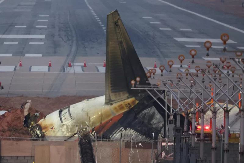 遭5万只鸟击 济州航空179死空难 75秒绝望对话曝光