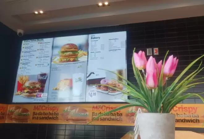 终于扛不住？麦当劳加拿大宣布：$1咖啡不涨价，$5套餐至少管一年