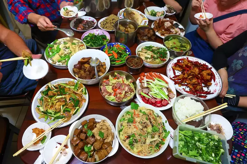 年节暴饮暴食易“呕吐” 中医师：背后成因多元 最严重恐是胃轻瘫