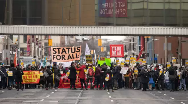 惊爆! 加拿大移民部承认: 今年210万人签证过期! 全部遣返不现实!