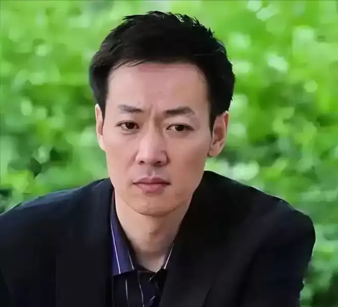 52岁辛柏青高调传出喜讯，朱媛媛终于可以放心了