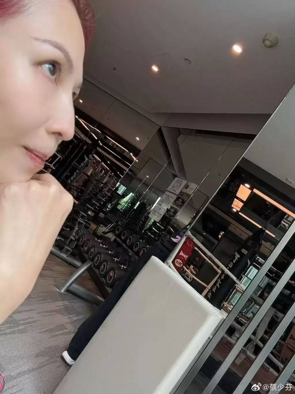 蔡少芬与老公张晋庆祝结婚18周年  上载健身相晒“老鼠仔”：几时可以大只过你？