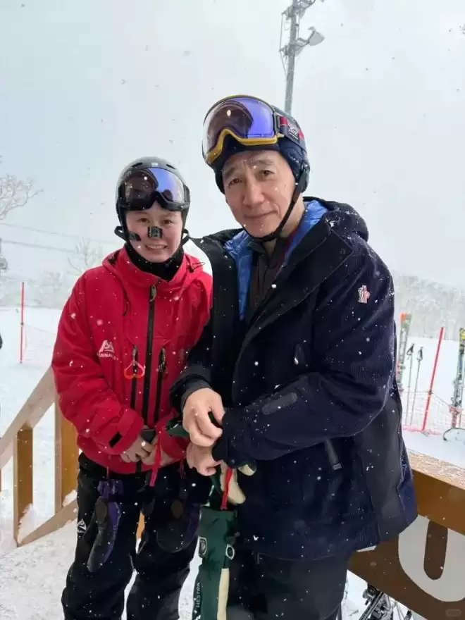 刘嘉玲不再隐瞒,坦言梁朝伟的真实处境,定居日本传闻已真相大白