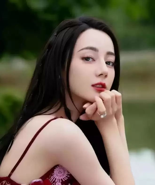 官方发布2025女星热度排名:刘亦菲第8,杨紫仅排第3,第一没争议