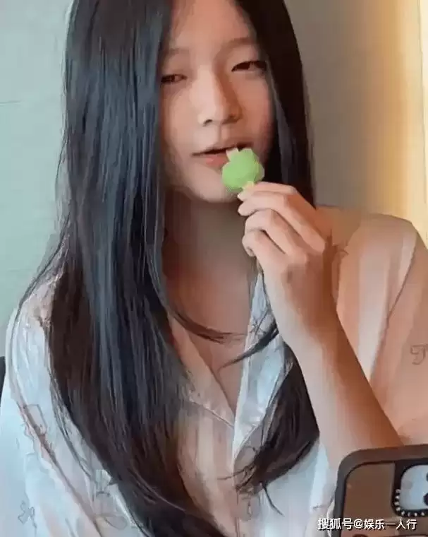 小玥儿正脸照全网疯传！鼻子像大S眼睛像汪小菲