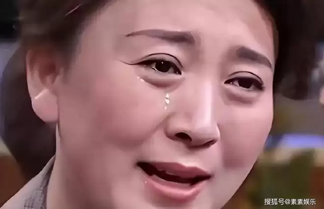 闫学晶风波后现身机场！状态良好轻松，疑似离开三亚回东北