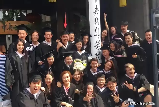 闫学晶风波后现身机场！状态良好轻松，疑似离开三亚回东北