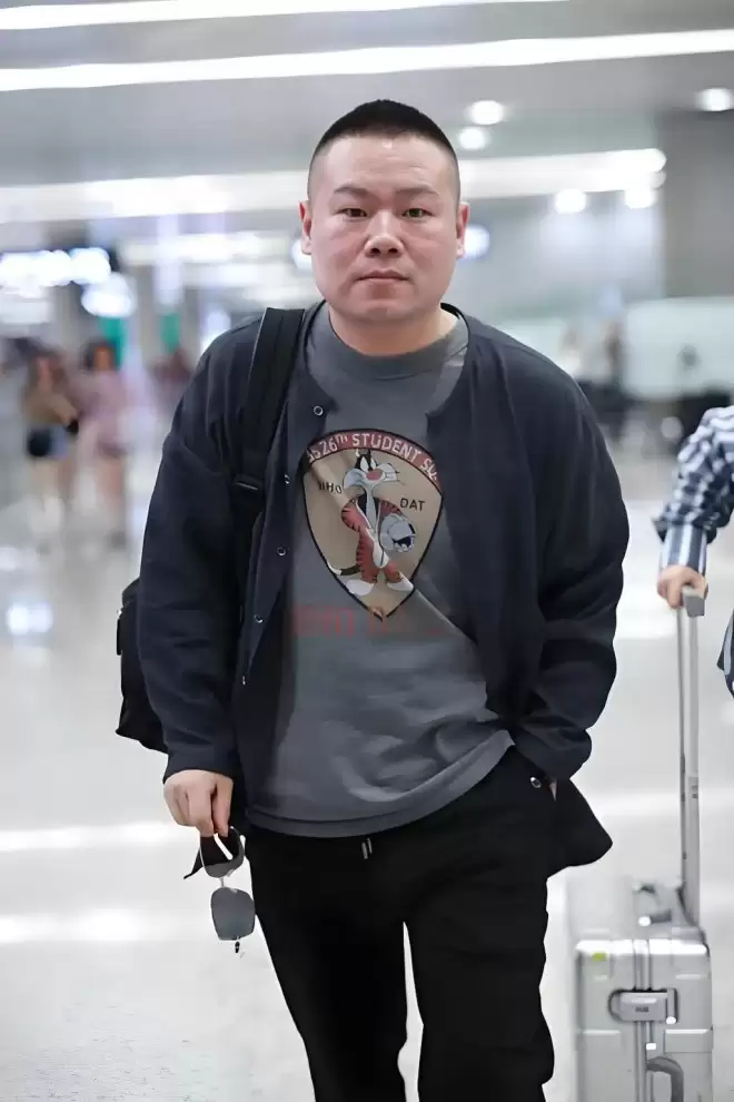 岳云鹏宣布不上2026年央视春晚!网友高呼:太好了
