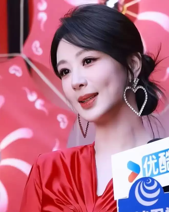 上海这一天：杨紫扛住了镜头，宋祖儿土出新花样