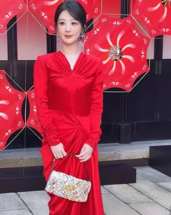 上海这一天：杨紫扛住了镜头，宋祖儿土出新花样