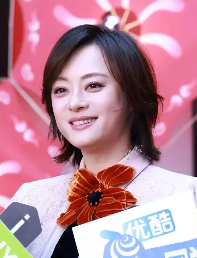 上海这一天：杨紫扛住了镜头，宋祖儿土出新花样