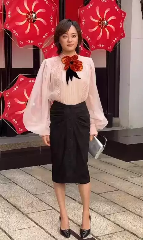 上海这一天：杨紫扛住了镜头，宋祖儿土出新花样