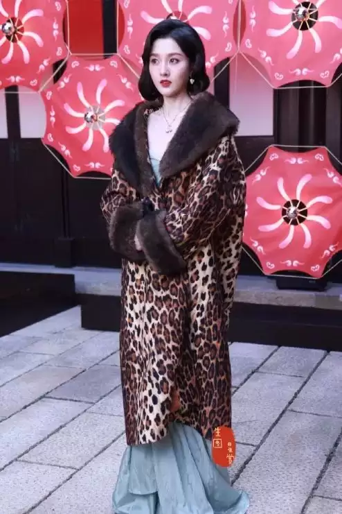 上海这一天：杨紫扛住了镜头，宋祖儿土出新花样