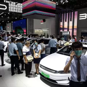 商务部美大司负责人：加方将给予中国电动汽车每年4.9万辆的配额，配额内享受6.1%的最惠国关税待遇