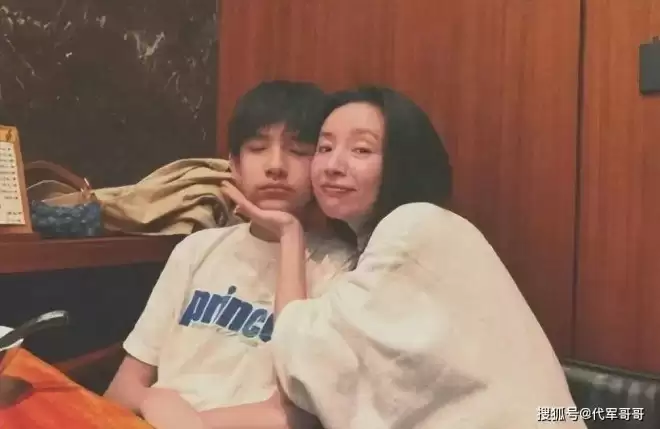 董洁住4千万豪宅百万养娃哭穷引争议