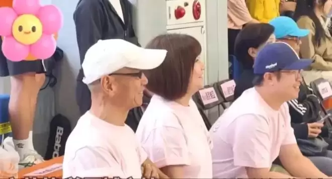 45岁任家萱现状曝光：穿粉色T恤身形臃肿