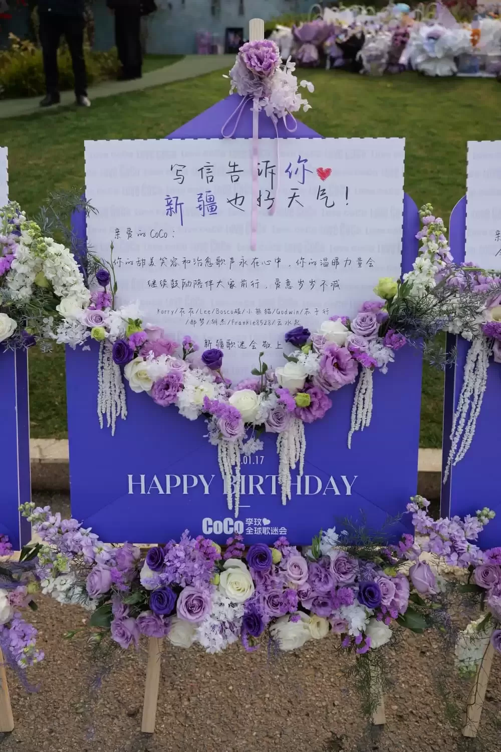 李玟生忌歌迷聚武汉写信诉思念  家人制纪录片以生命影响生命
